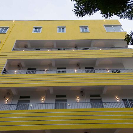 Yellow Bells Studios And Suites Gachibowli Zewnętrze zdjęcie