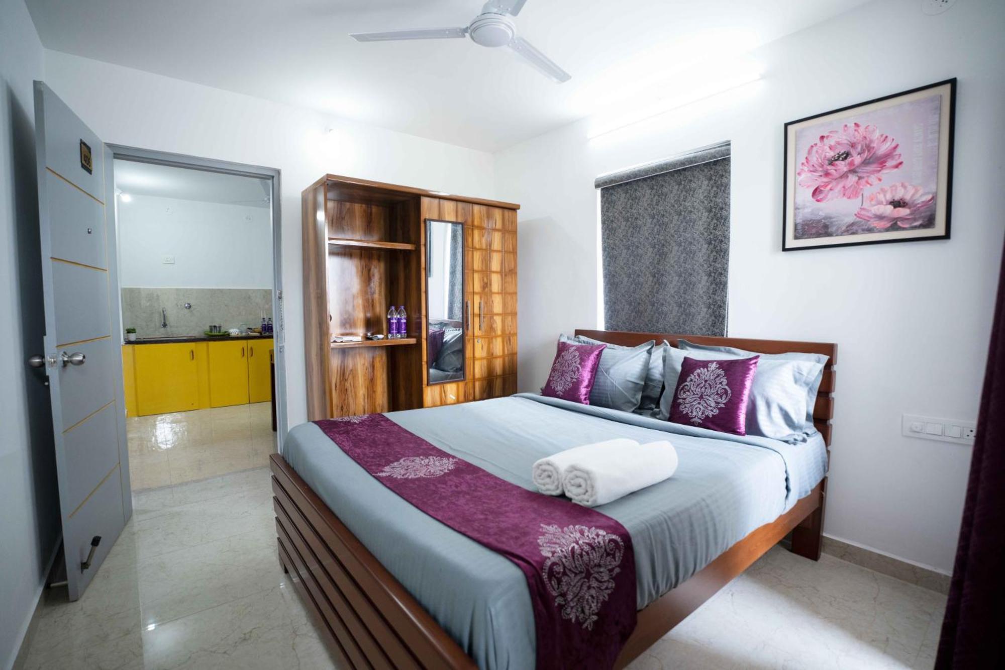 Yellow Bells Studios And Suites Gachibowli Zewnętrze zdjęcie