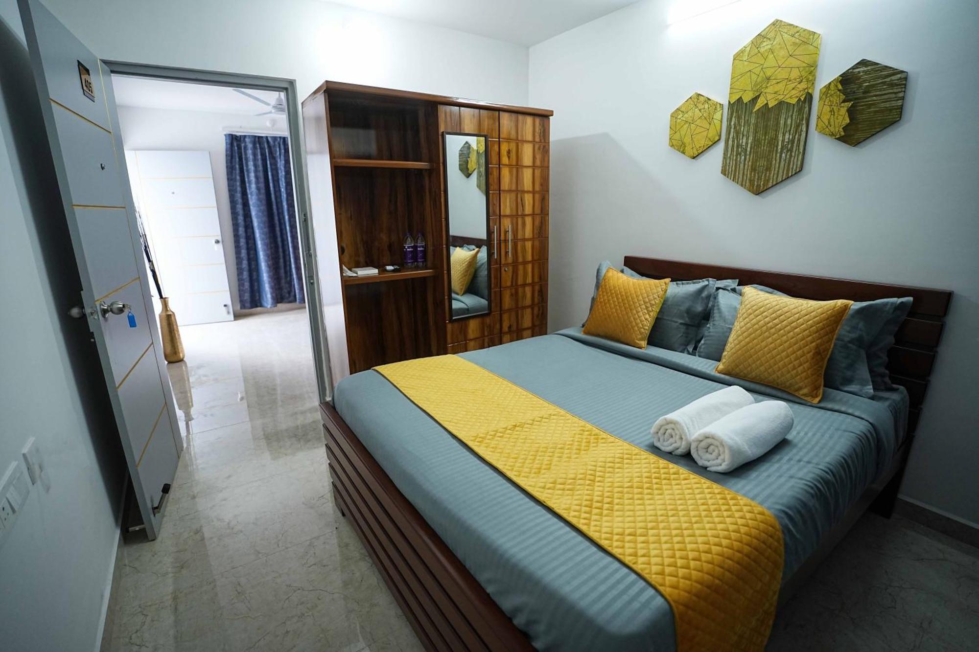Yellow Bells Studios And Suites Gachibowli Zewnętrze zdjęcie