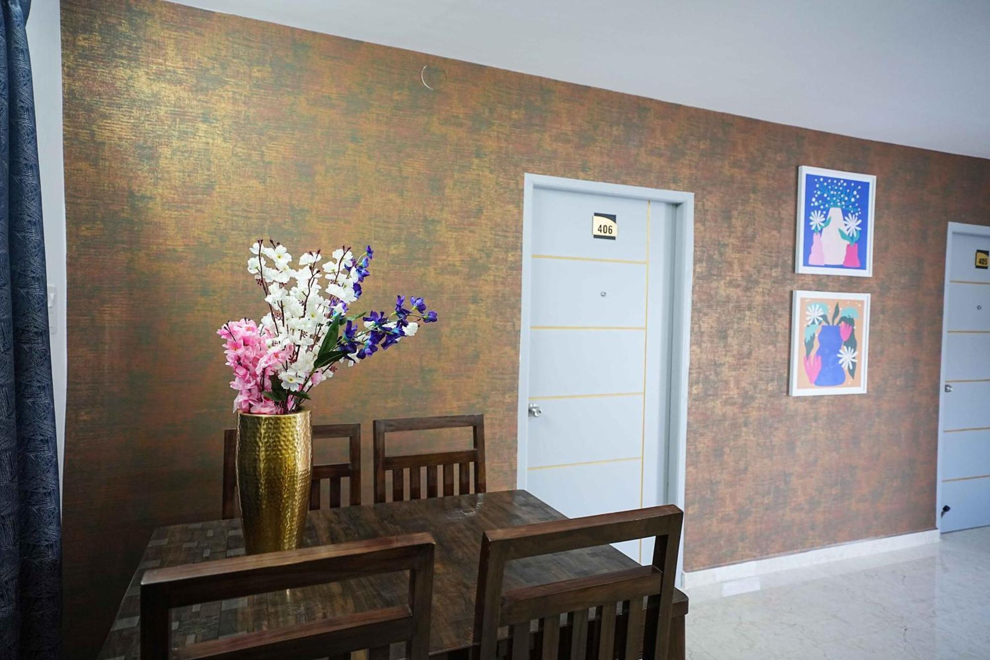 Yellow Bells Studios And Suites Gachibowli Zewnętrze zdjęcie
