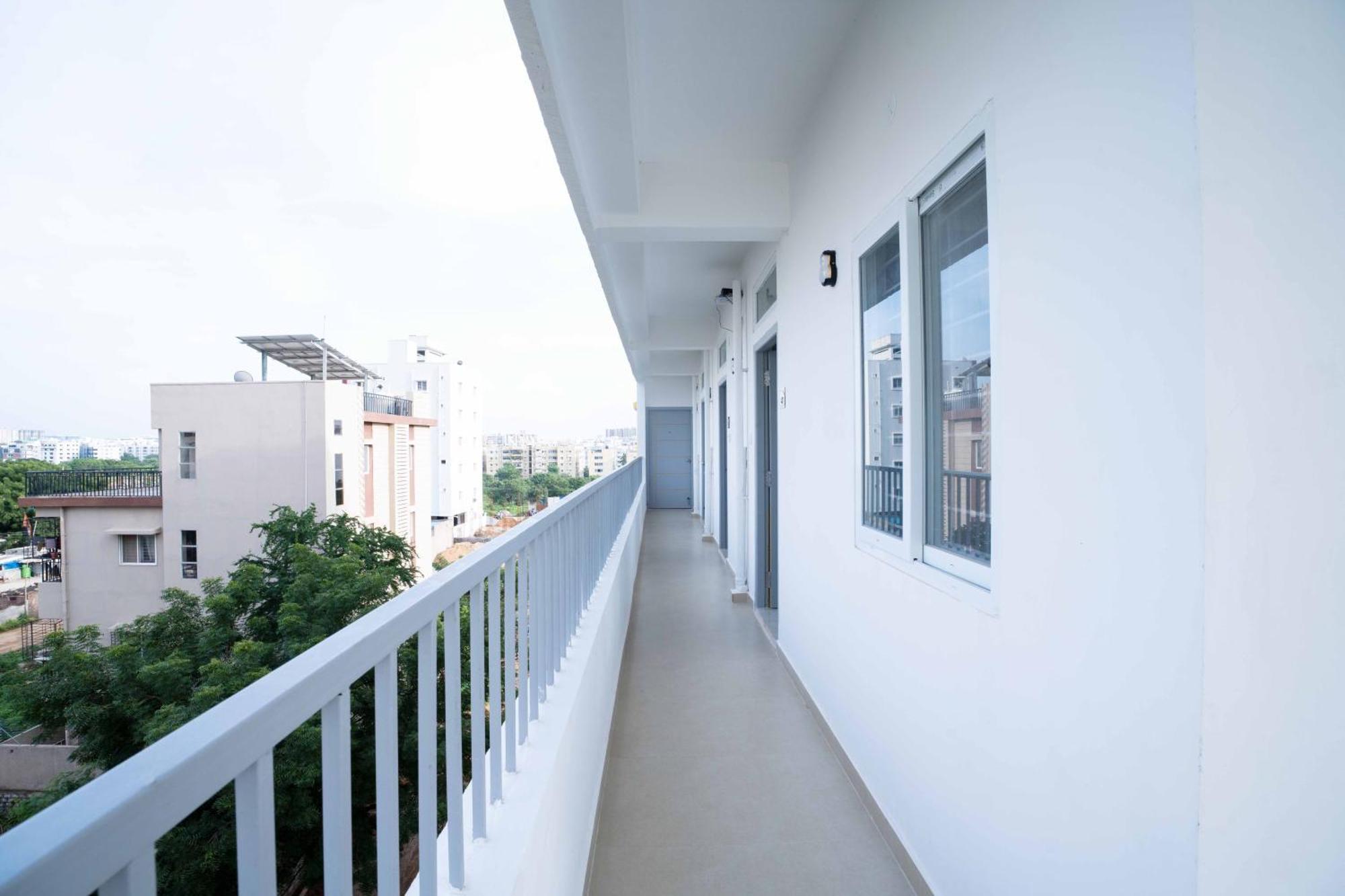 Yellow Bells Studios And Suites Gachibowli Zewnętrze zdjęcie