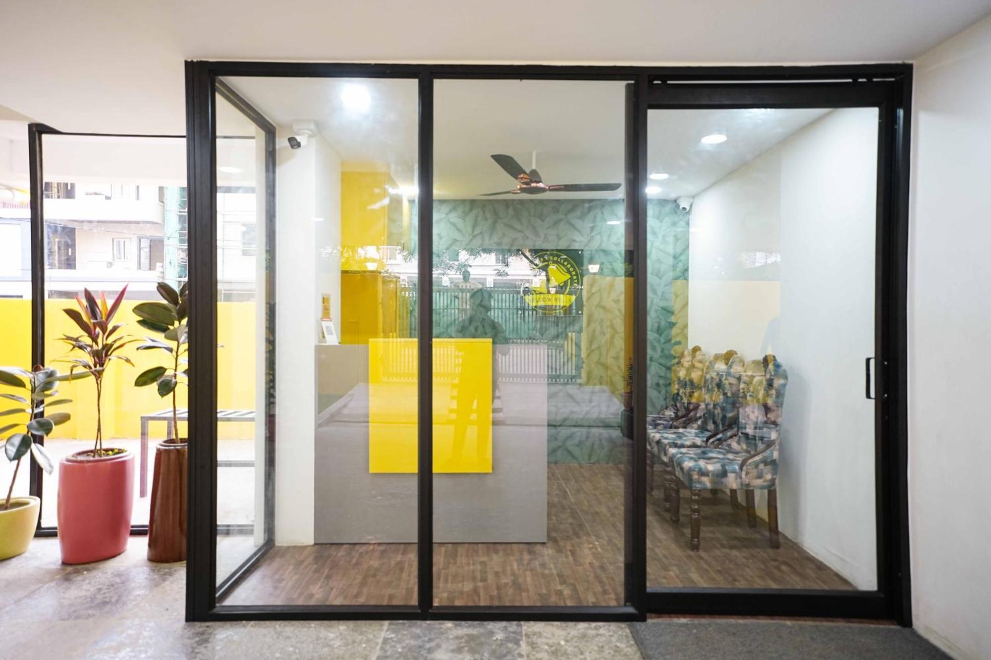 Yellow Bells Studios And Suites Gachibowli Zewnętrze zdjęcie