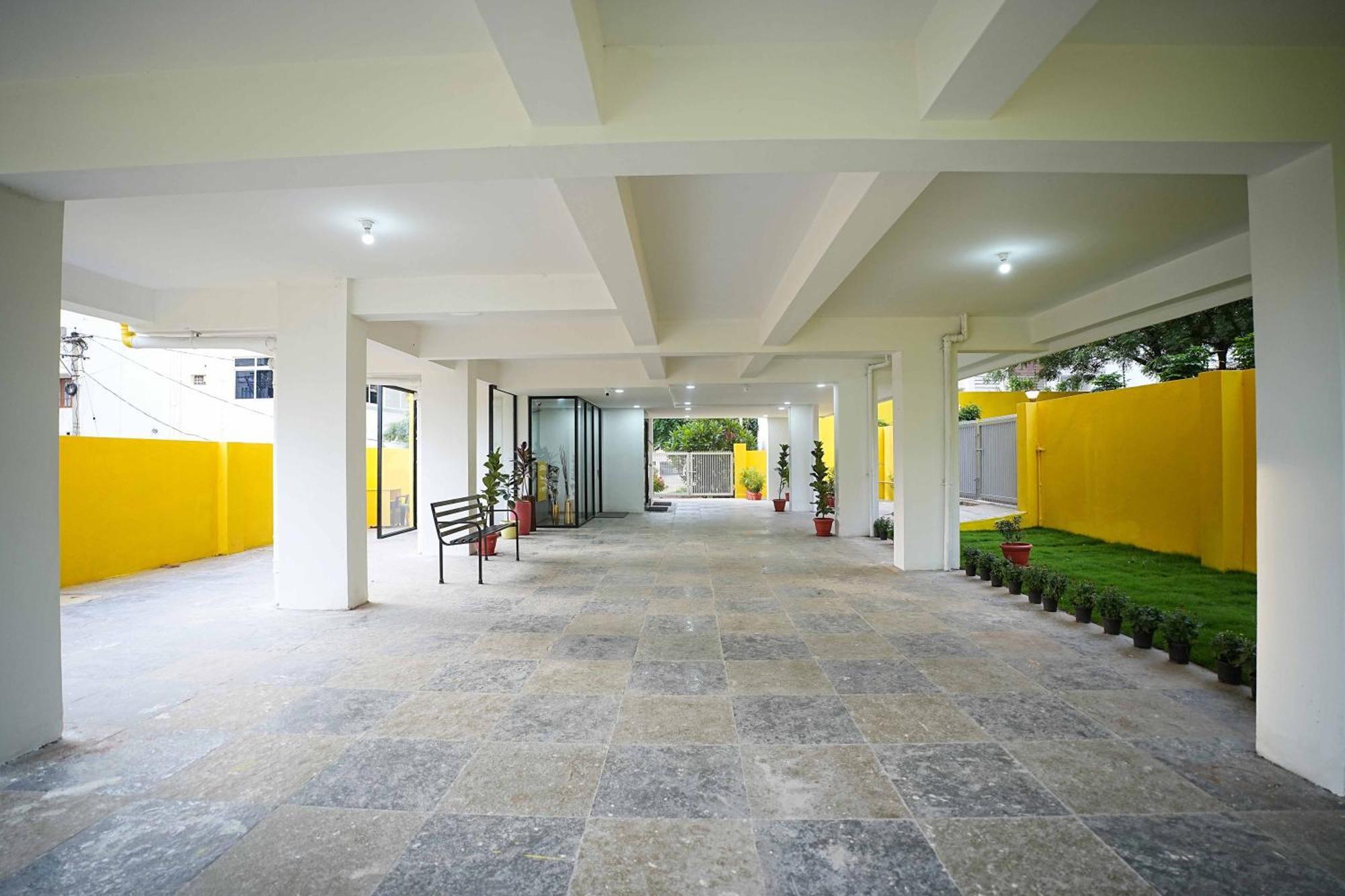 Yellow Bells Studios And Suites Gachibowli Zewnętrze zdjęcie