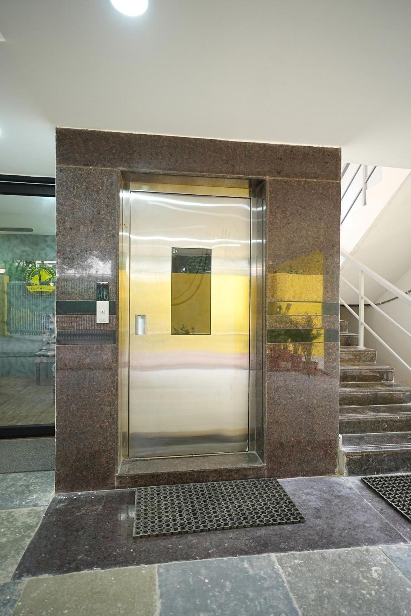 Yellow Bells Studios And Suites Gachibowli Zewnętrze zdjęcie
