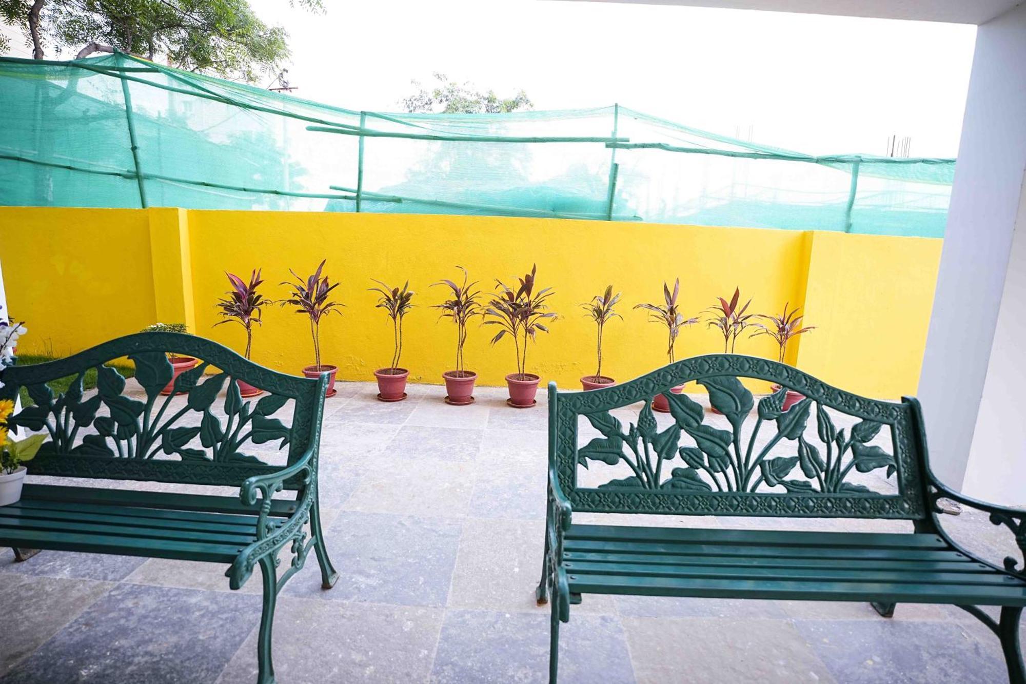 Yellow Bells Studios And Suites Gachibowli Zewnętrze zdjęcie