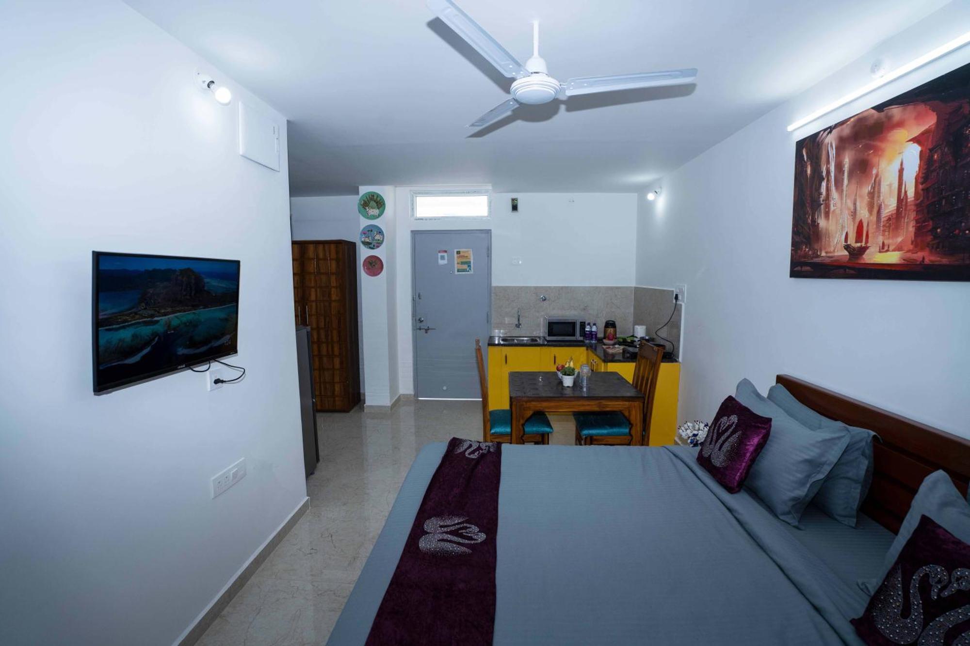 Yellow Bells Studios And Suites Gachibowli Zewnętrze zdjęcie