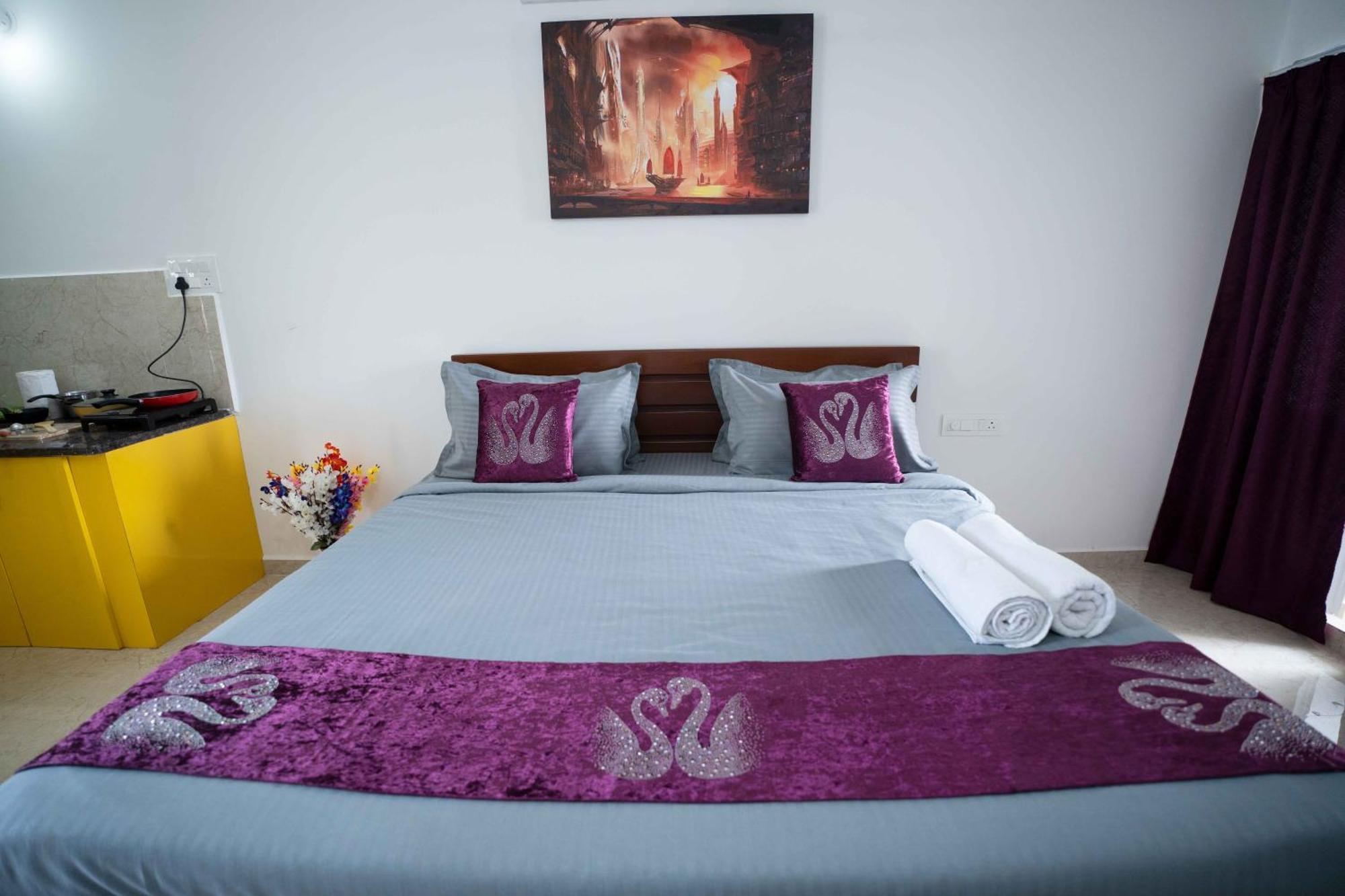 Yellow Bells Studios And Suites Gachibowli Zewnętrze zdjęcie