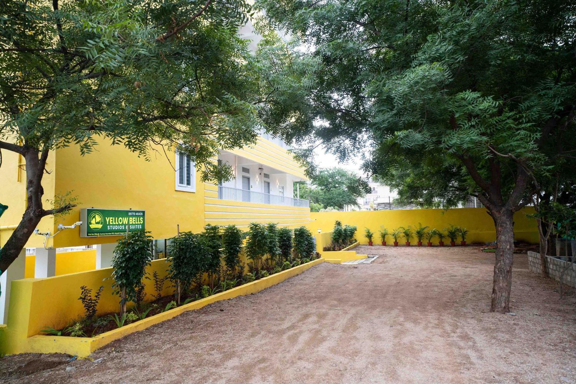 Yellow Bells Studios And Suites Gachibowli Zewnętrze zdjęcie