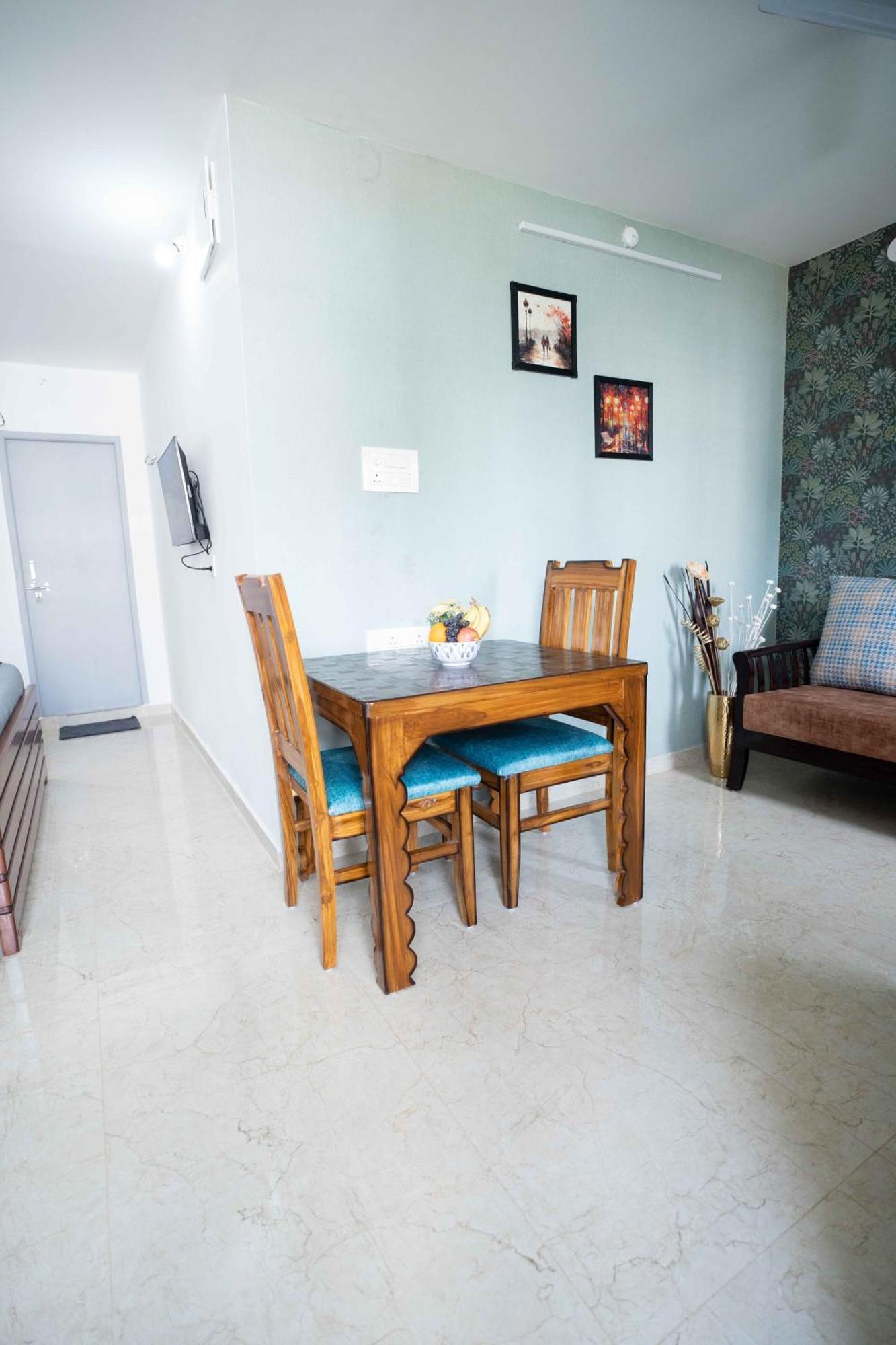Yellow Bells Studios And Suites Gachibowli Zewnętrze zdjęcie