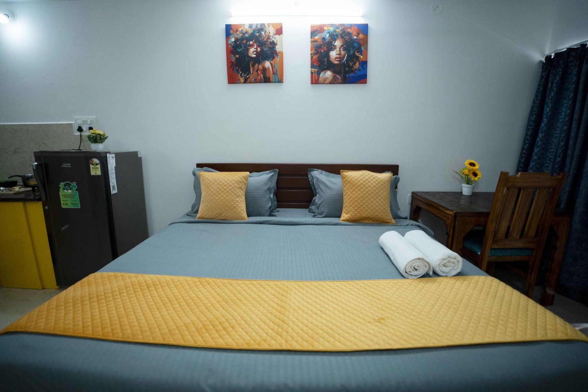Yellow Bells Studios And Suites Gachibowli Zewnętrze zdjęcie