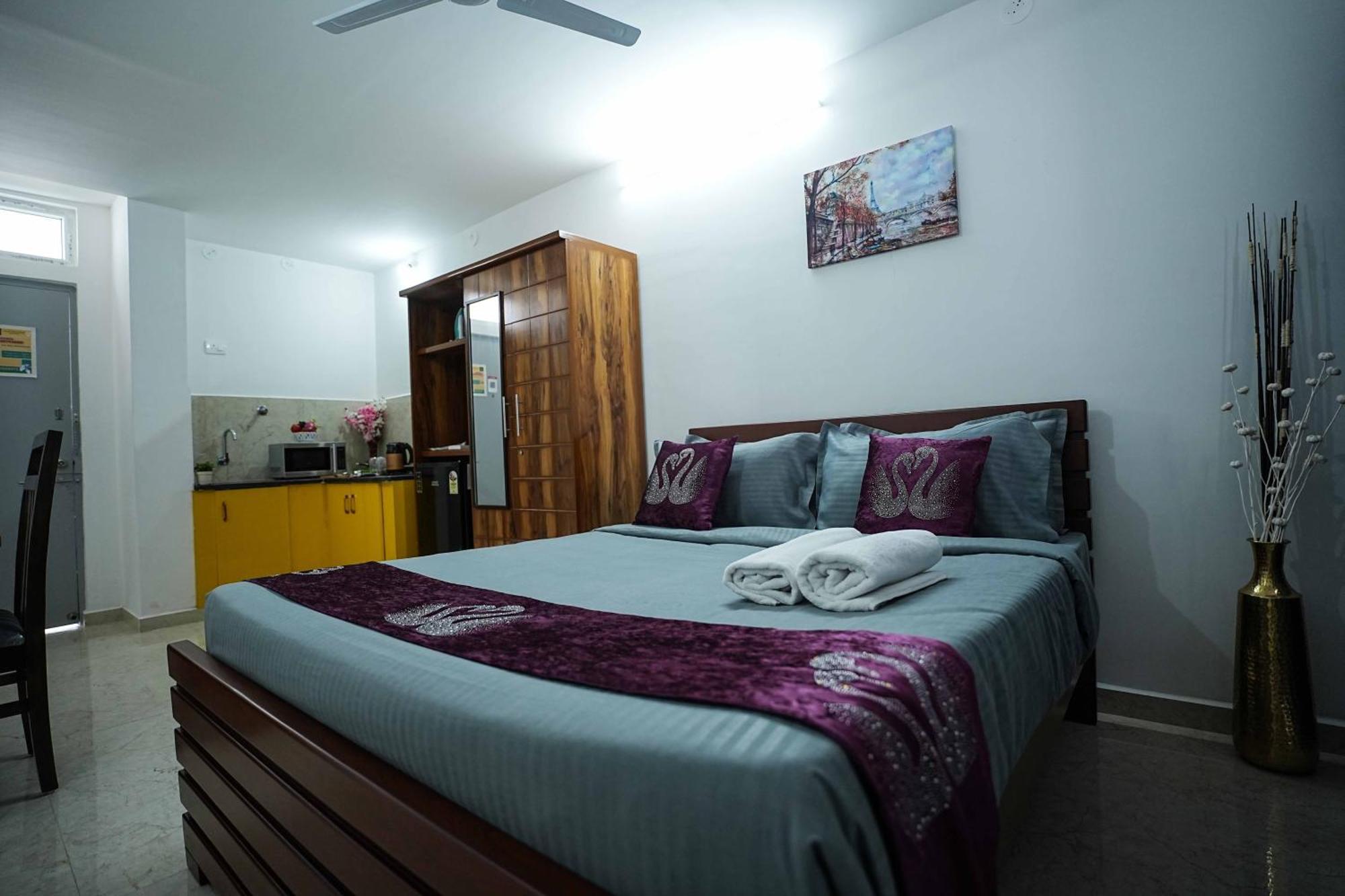 Yellow Bells Studios And Suites Gachibowli Zewnętrze zdjęcie