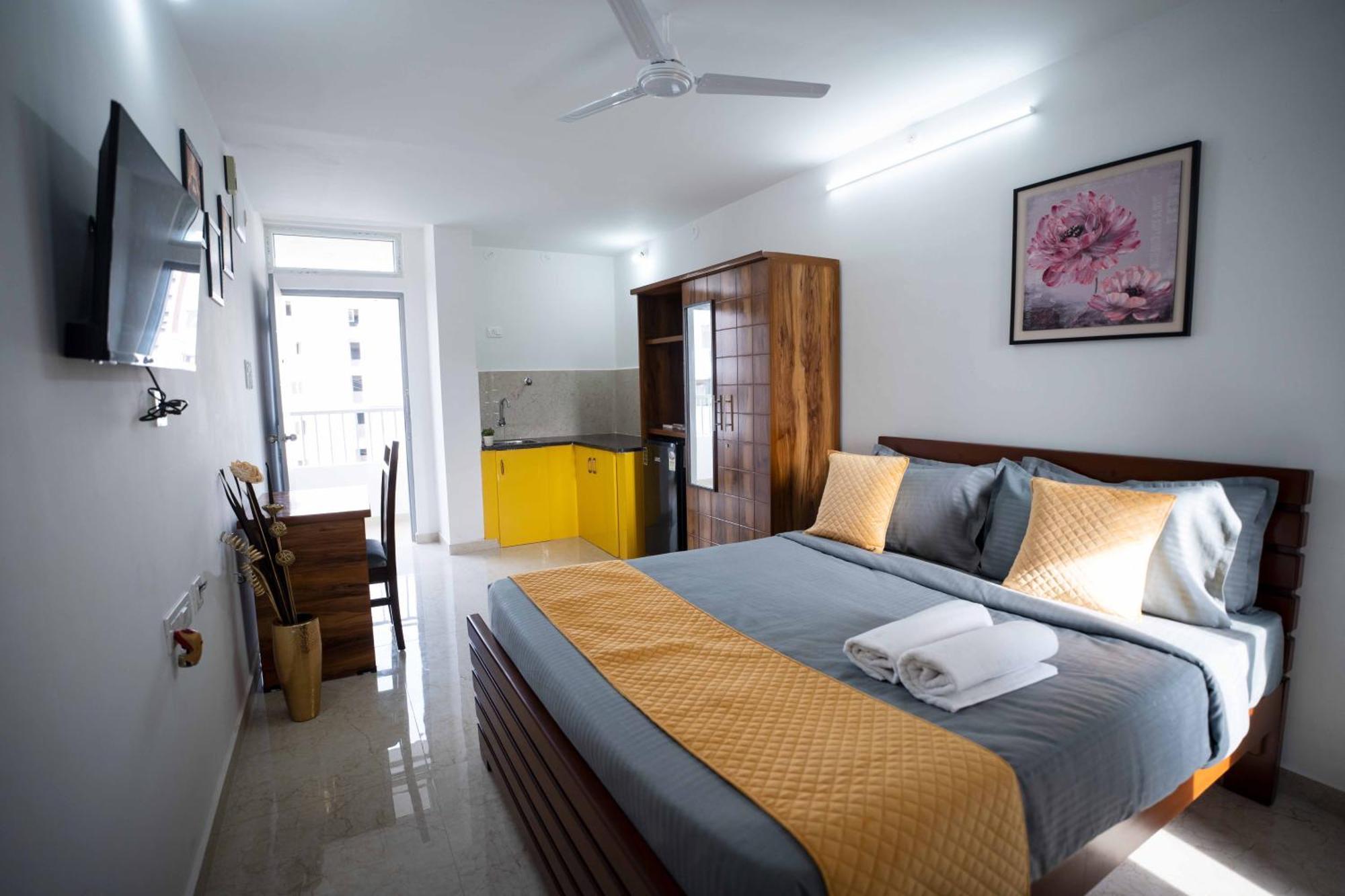 Yellow Bells Studios And Suites Gachibowli Zewnętrze zdjęcie