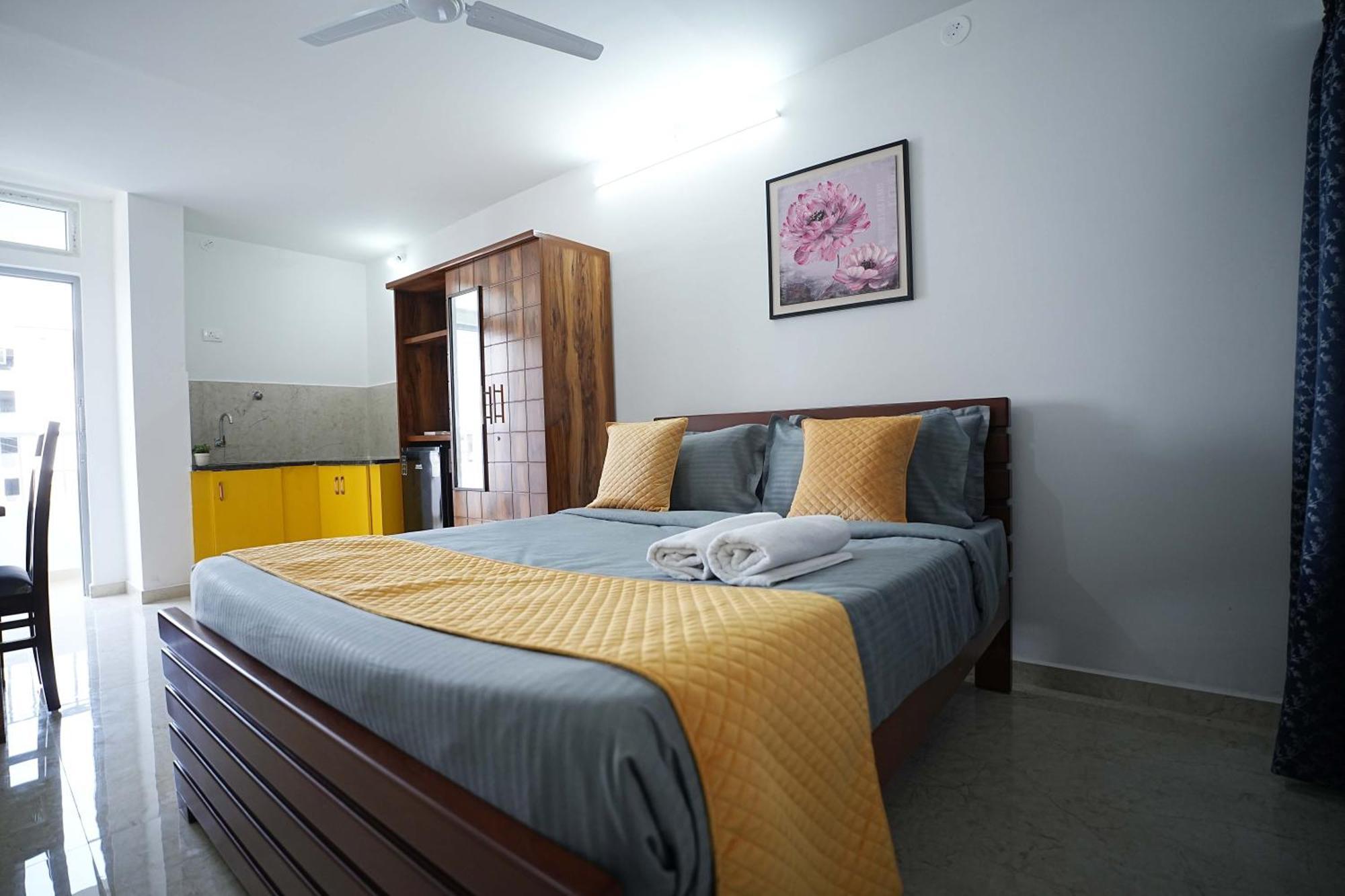 Yellow Bells Studios And Suites Gachibowli Zewnętrze zdjęcie