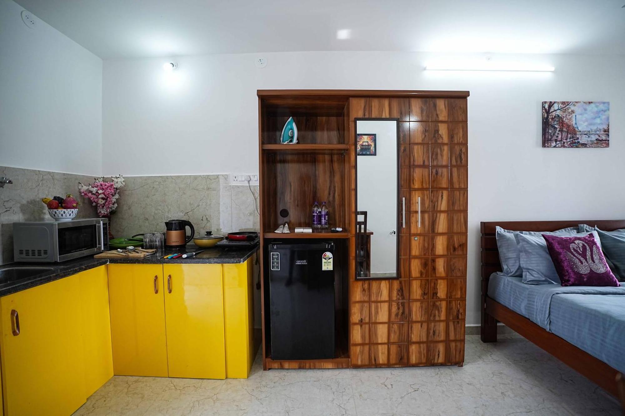 Yellow Bells Studios And Suites Gachibowli Zewnętrze zdjęcie