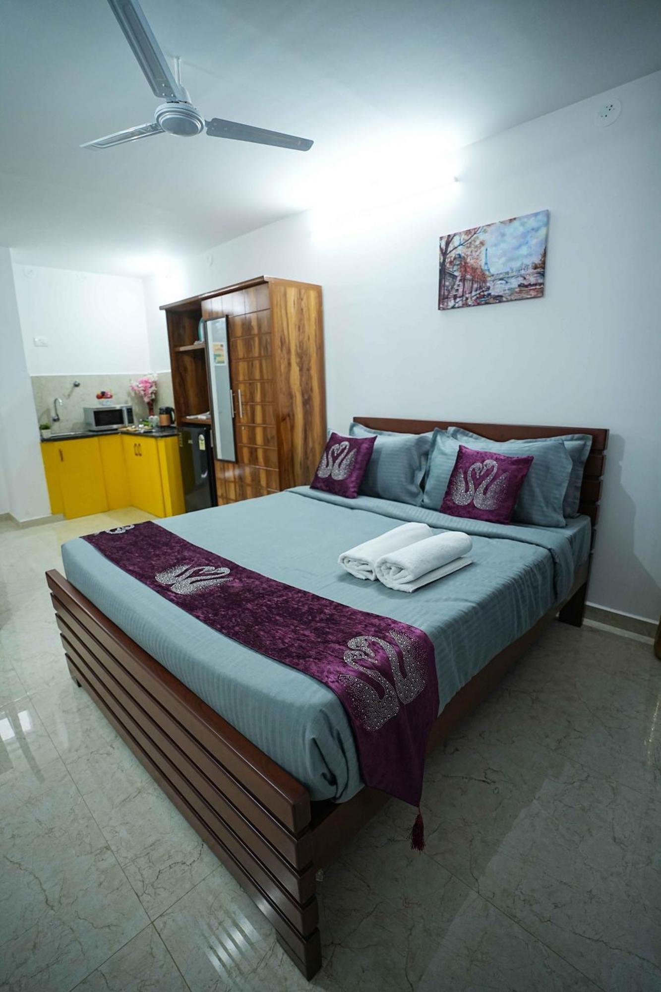 Yellow Bells Studios And Suites Gachibowli Zewnętrze zdjęcie