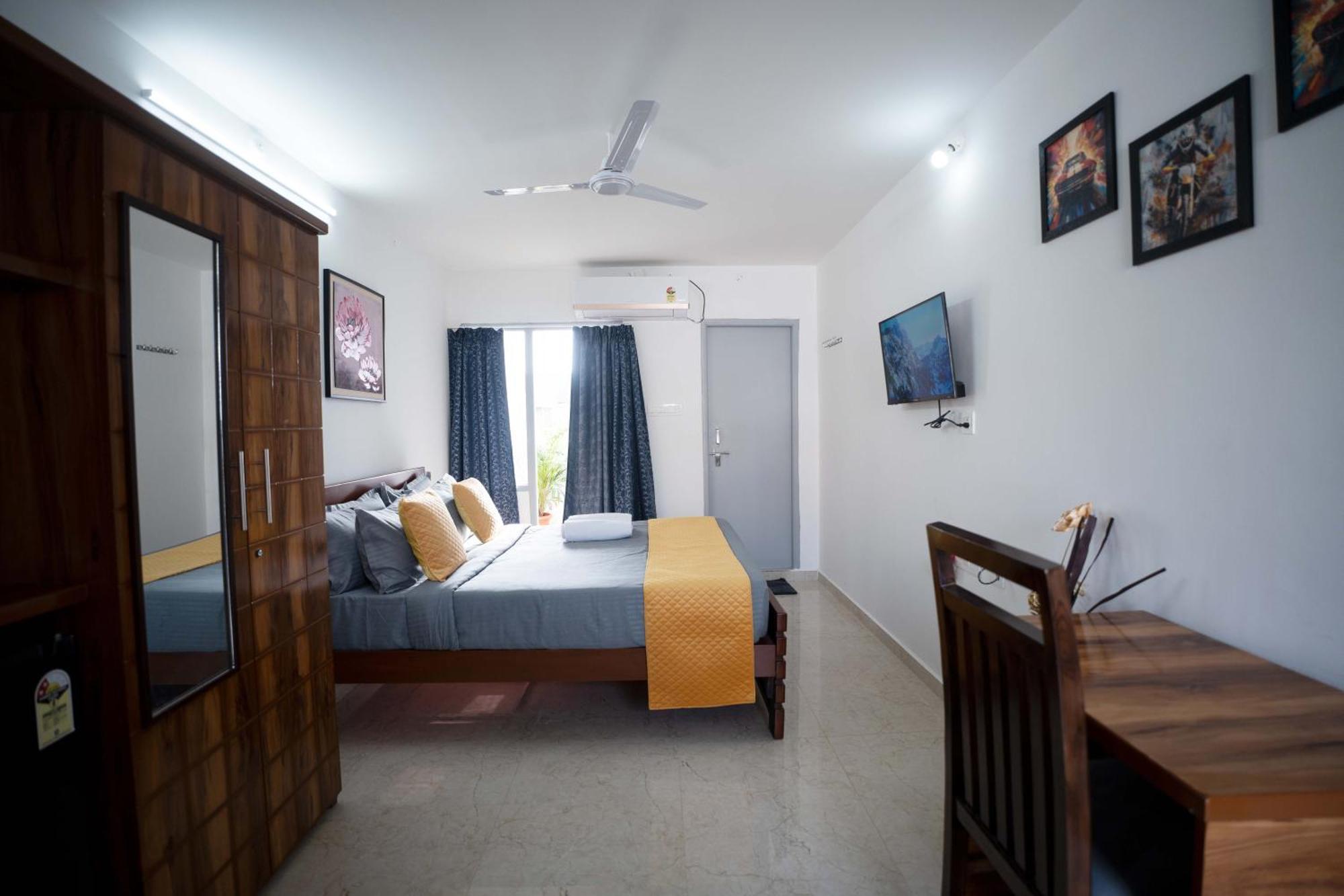 Yellow Bells Studios And Suites Gachibowli Zewnętrze zdjęcie