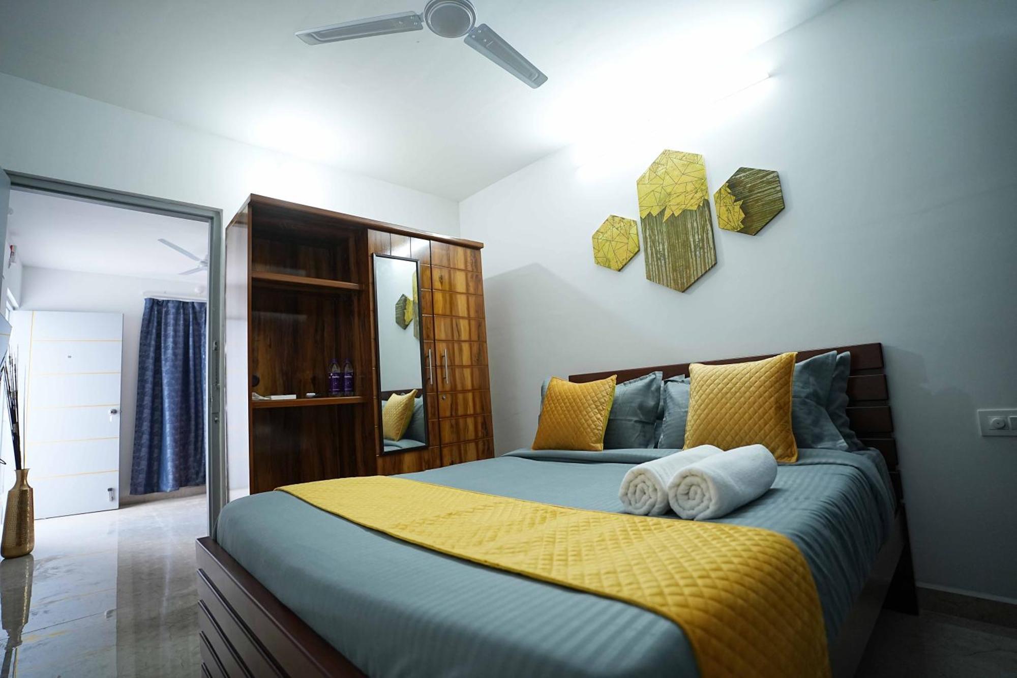 Yellow Bells Studios And Suites Gachibowli Zewnętrze zdjęcie