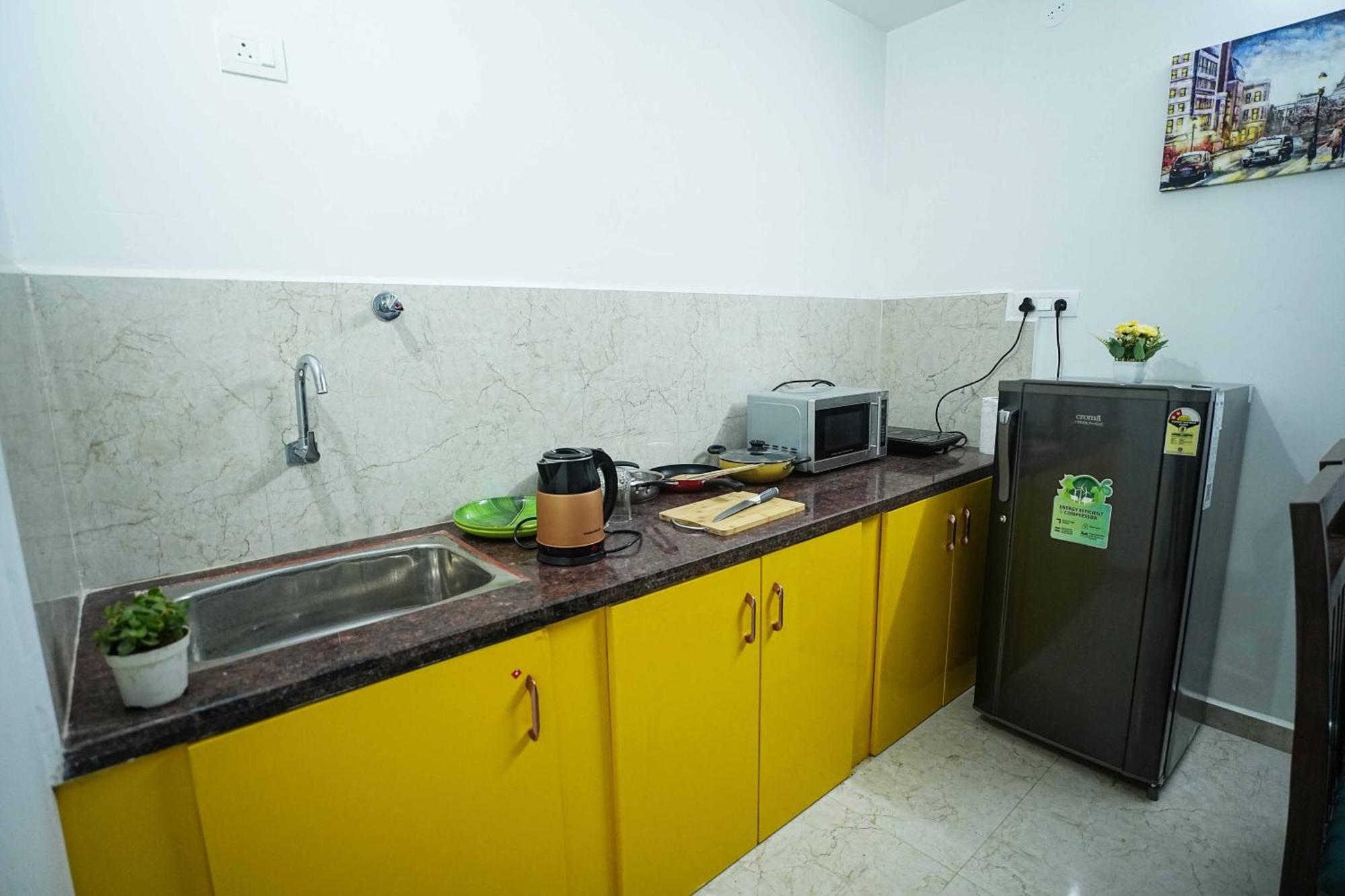 Yellow Bells Studios And Suites Gachibowli Zewnętrze zdjęcie
