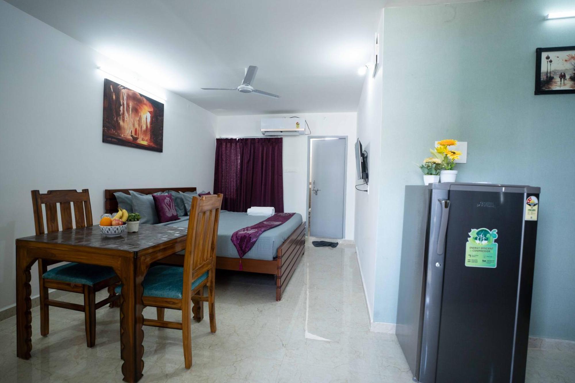 Yellow Bells Studios And Suites Gachibowli Zewnętrze zdjęcie